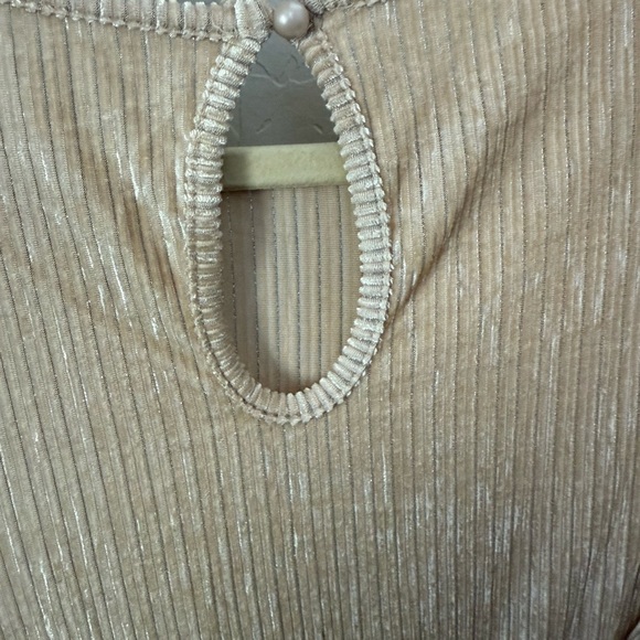 Women’s cream velvet A-line cocktail dress with long sleeves and belt - Picture 5 of 6